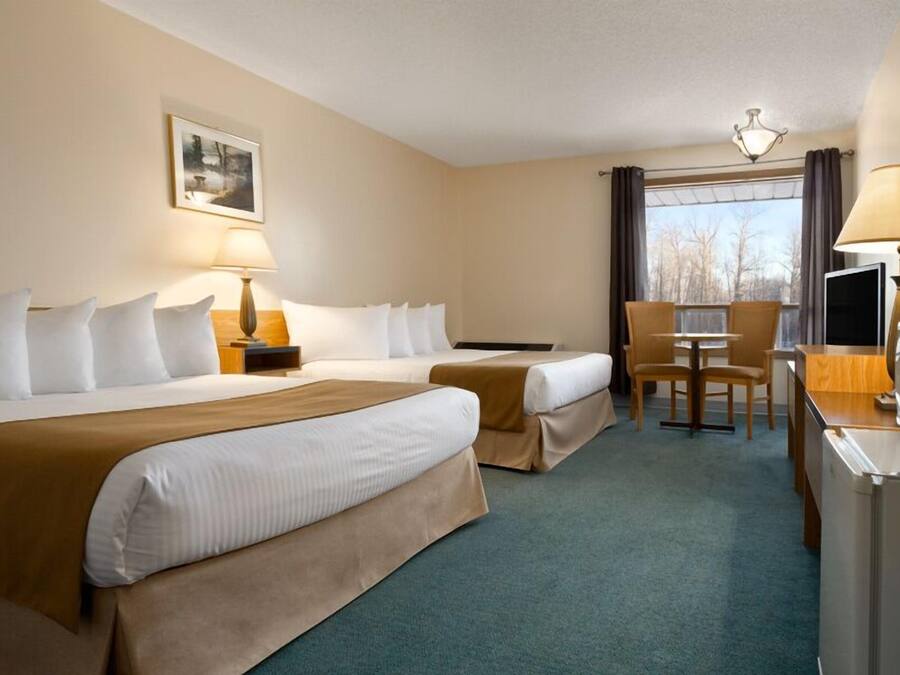 Ropa de cama de alta calidad, minibar y escritorio