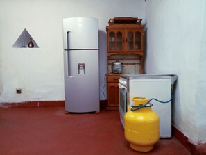 Ferienhaus, 1 Schlafzimmer | Eigene Küche | Großer Kühlschrank, Wasserkocher mit Kaffee-/Teezubehör