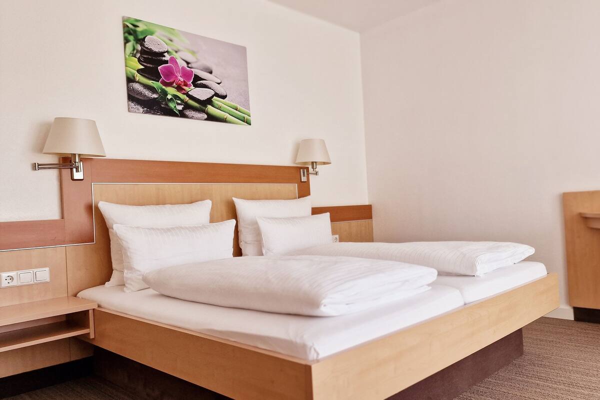 hypo-allergenic bedding, in-room safe, desk, blackout curtains