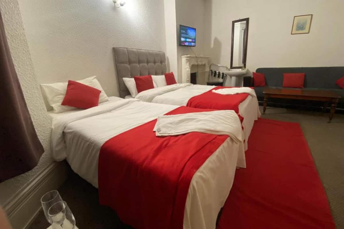 Standard Triple Room - Shared | Desk, blackout drapes, iron/ironing board, free WiFi