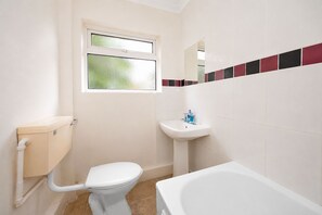 Bathroom - Saji Hotel Ilford (Ilford)