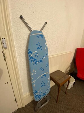 标准房, 多张床 (Shared) | 办公桌、遮光窗帘、熨斗/熨板、免费 WiFi