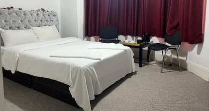 OYO Saji Hotel Illford