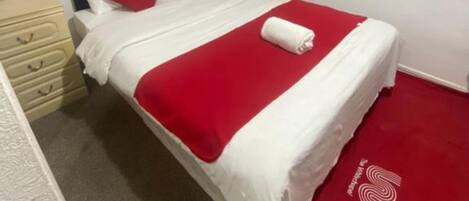 标准双人房 | 办公桌、遮光窗帘、熨斗/熨板、免费 WiFi