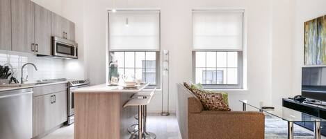 Basic Studio Suite | Living area