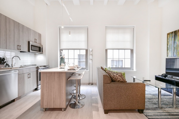 Basic Studio Suite | Living area | Smart TV