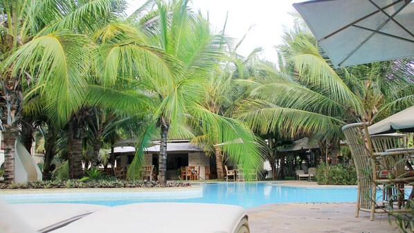 Außenpool, Liegestühle