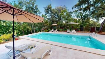 Outdoor pool, pool loungers