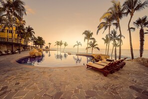 Outdoor pool - Mexican Villa Los Cabos (Cabo San Lucas)