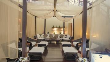 Pijat dengan batu panas, pijat Swedia, dan perawatan wajah