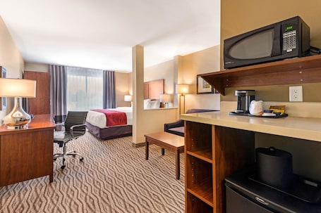 Suite, 1 King Bed with Sofa bed, Non Smoking | Desk, blackout drapes, iron/ironing board, free WiFi. Comfort Inn & Suites