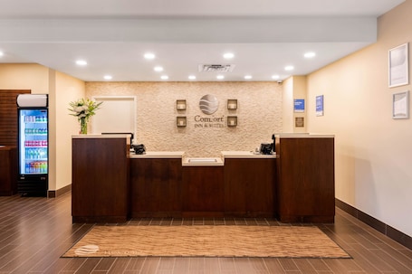 Lobby. Comfort Inn & Suites
