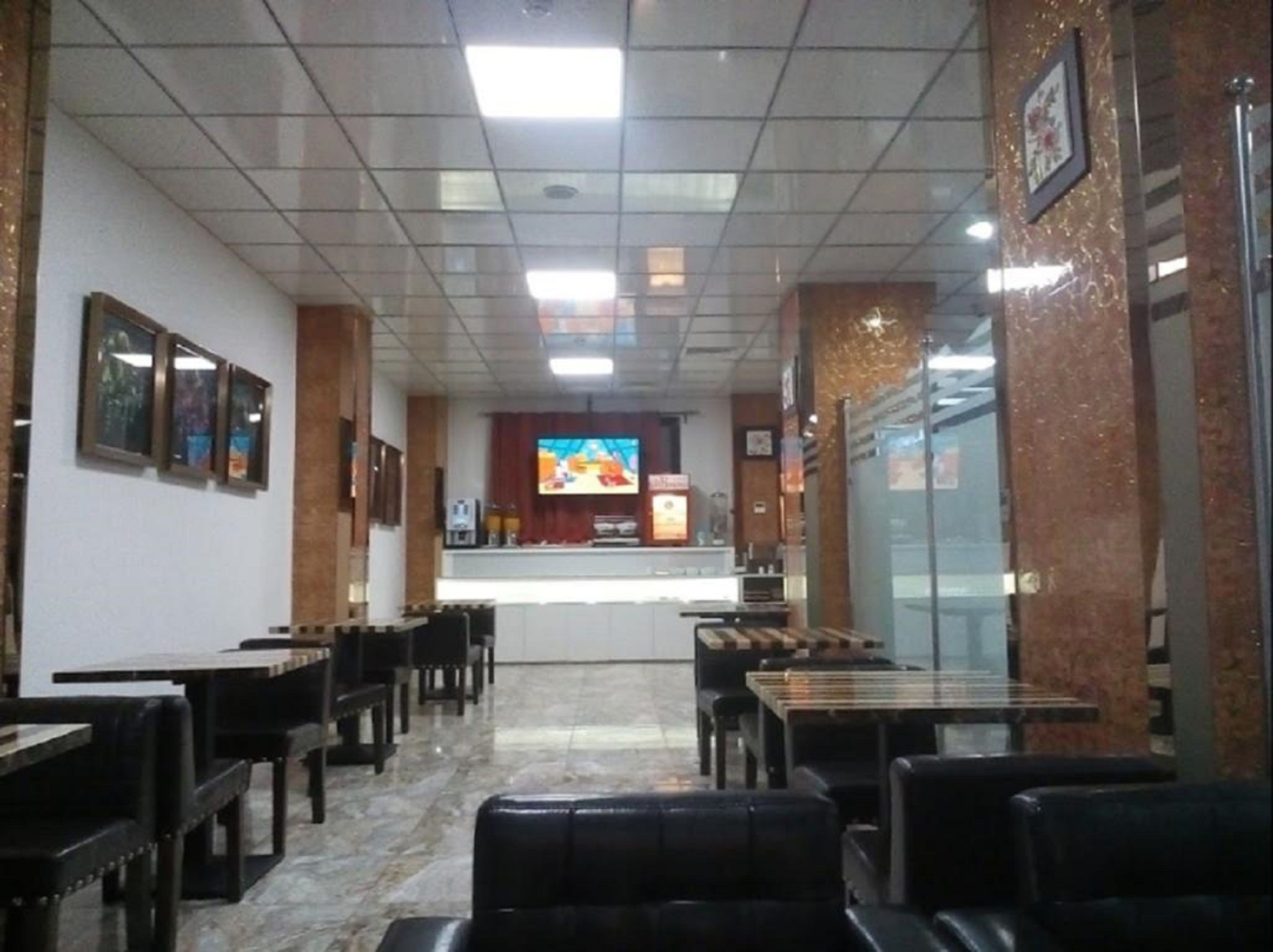 breakfast, lunch, dinner served; local and international cuisine