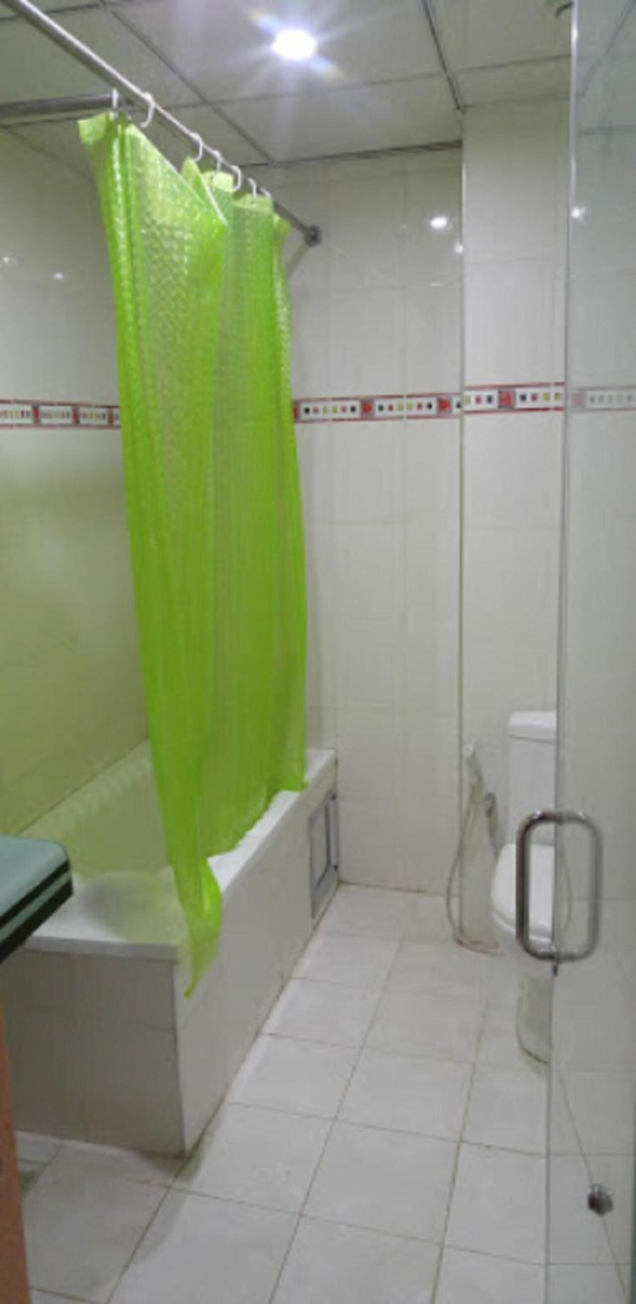 deep-soaking bathtub, free toiletries, hair dryer, towels