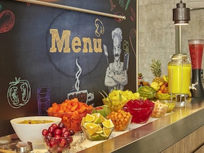 Daily self-service breakfast (COP 40000 per person)