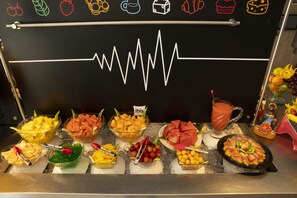 Colazione self-service, servita tutte le mattine (40000 COP a persona) 