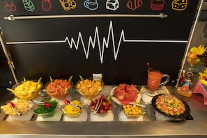 Colazione self-service, servita tutte le mattine (40000 COP a persona)