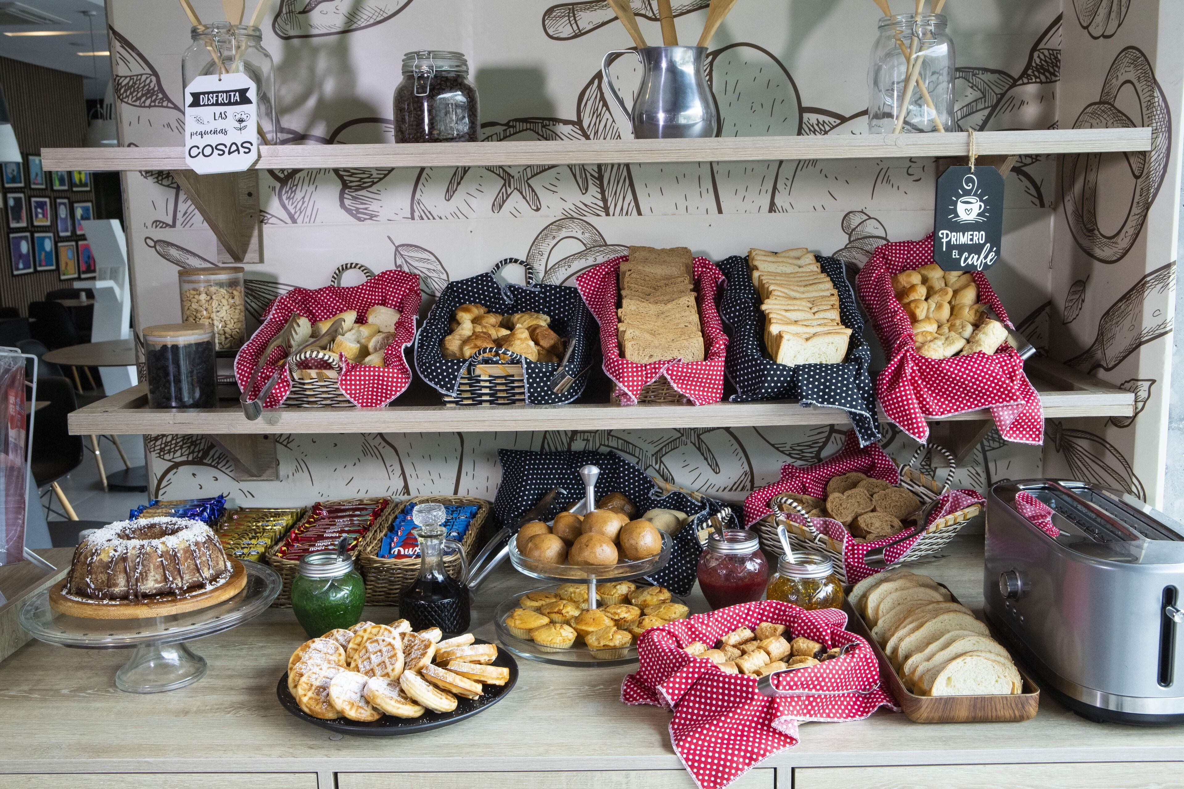 daily self-service breakfast (cop 40000 per person)