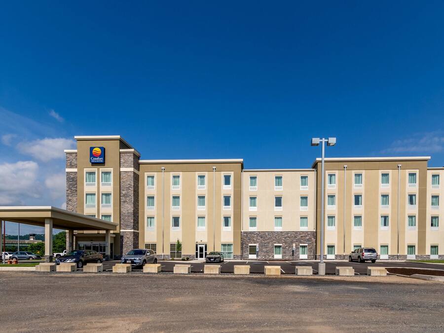 A Comfort Inn hotel with a covered entrance, multiple floors, and a parking lot.