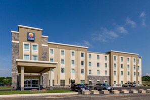 A Comfort Inn hotel with a modern design, featuring a large entrance and multiple parking spaces. - Comfort Inn & Suites – Harrisburg Airport – Hershey South (Middletown)