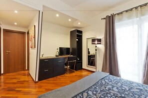 Chambre triple Confort, cuisinette | Draps italiens de Frette, literie de qualité, couette en duvet, minibar