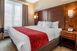 Premium bedding, pillowtop beds, in-room safe, desk - Comfort Suites Columbus Airport (Columbus)