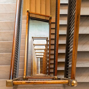 Staircase - DoubleTree by Hilton Youngstown Downtown (Youngstown)