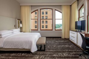 Junior Suite, 1 King Bed | Hypo-allergenic bedding, down duvets, in-room safe, desk - DoubleTree by Hilton Youngstown Downtown (Youngstown)