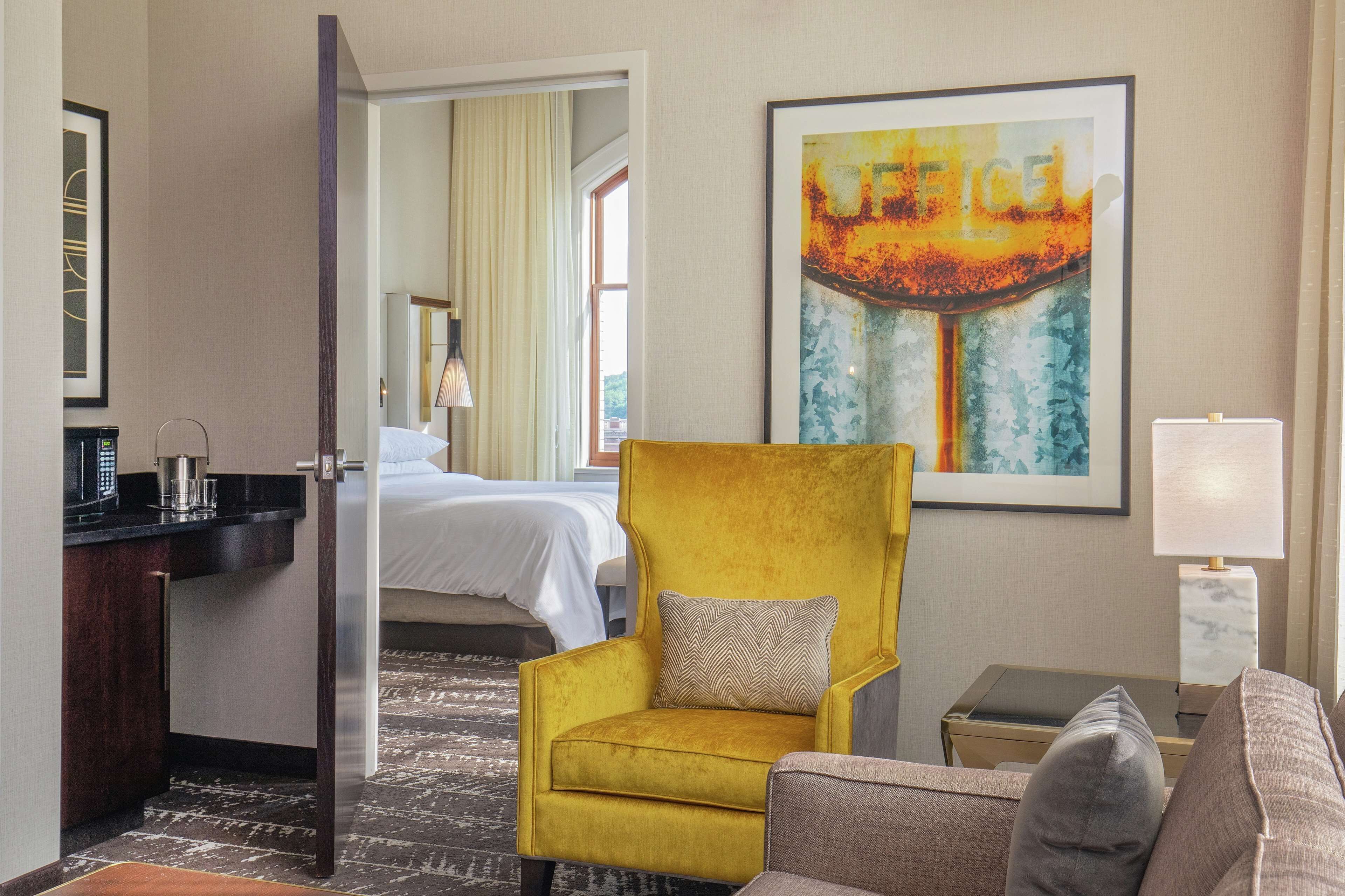 junior suite, 1 king bed | hypo-allergenic bedding, down duvets, in-room safe, desk