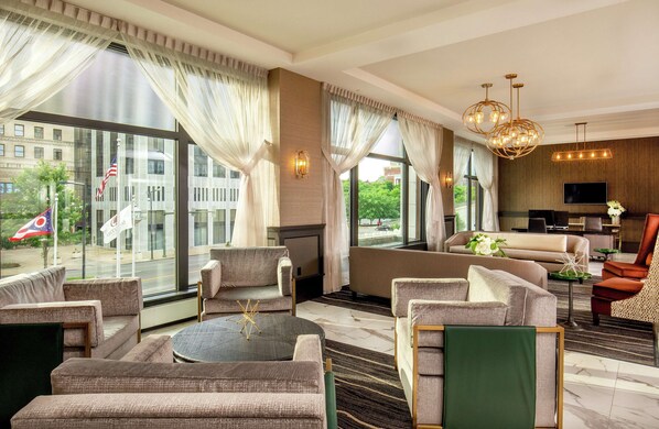 Lobby - DoubleTree by Hilton Youngstown Downtown (Youngstown)