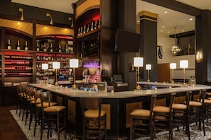 2 bars/lounges, lobby lounge