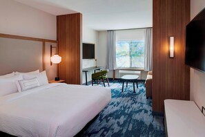 Pillowtop beds, desk, blackout drapes, iron/ironing board - Fairfield Inn & Suites by Marriott Columbus, IN (Columbus)