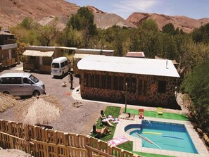 Piscine extérieure (ouverte en saison)