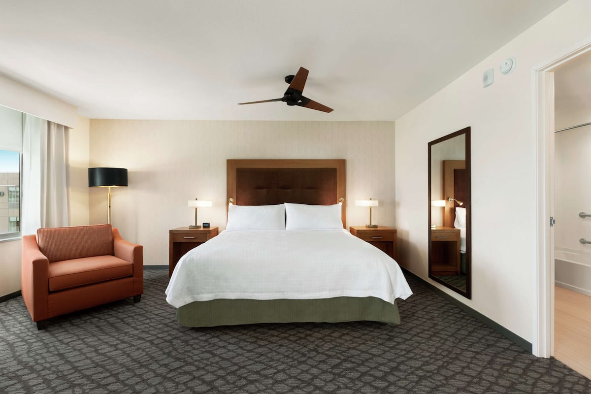 Suite, 1 King-Bett, barrierefrei (Roll-in Shower)