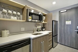 Fridge, microwave, dishwasher, coffee/tea maker - Home2 Suites by Hilton Atlanta W Lithia Springs (Lithia Springs)