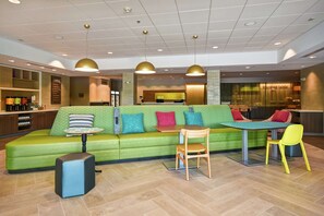 Lobby - Home2 Suites by Hilton Walpole Foxboro (Walpole)