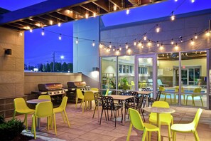 Terrace/patio - Home2 Suites by Hilton Walpole Foxboro (Walpole)
