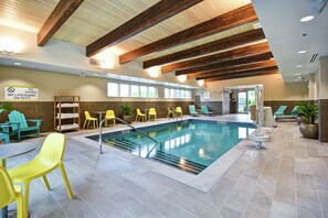 Indoor pool, pool loungers - Home2 Suites by Hilton Walpole Foxboro (Walpole)