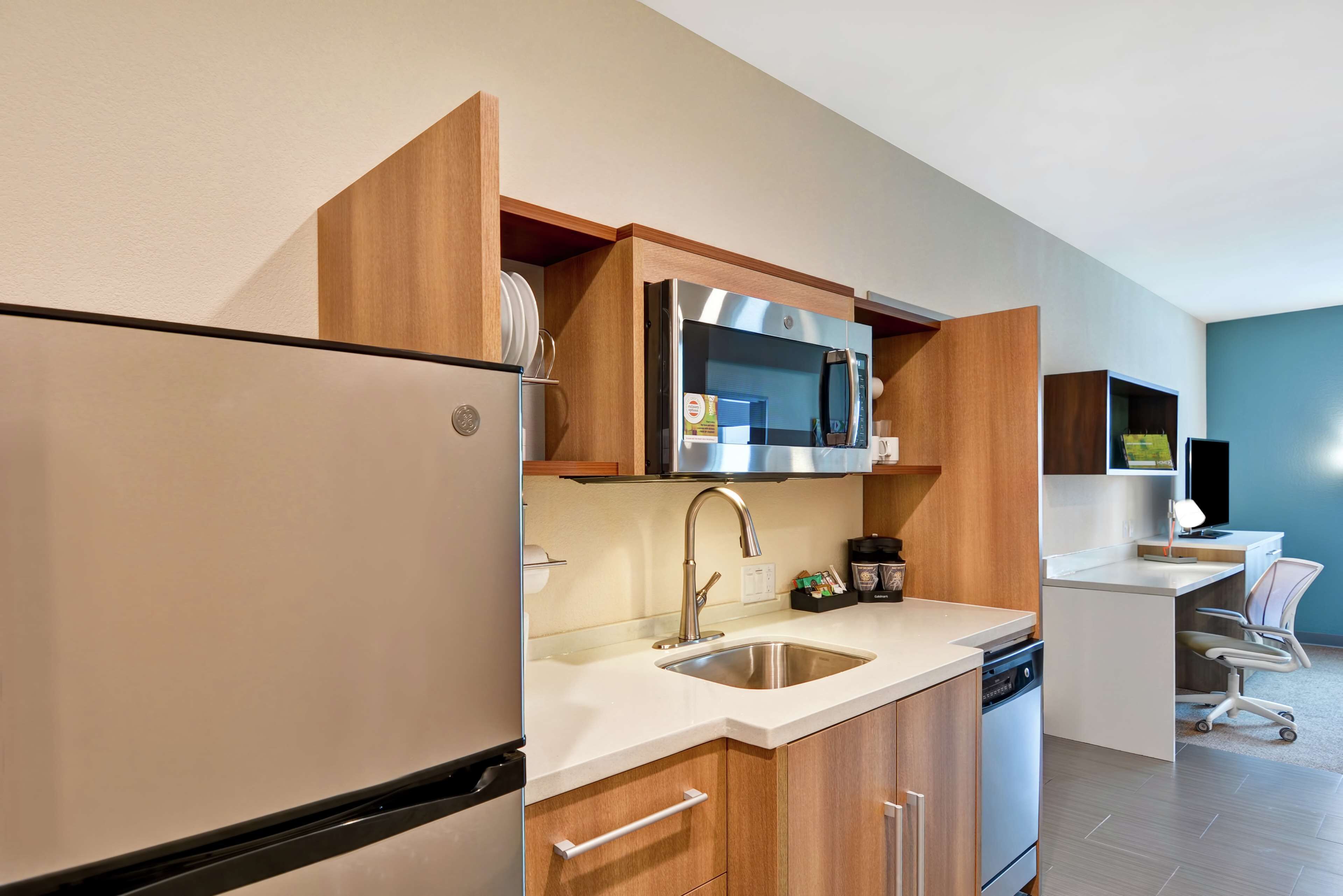 suite, 1 bedroom, non smoking | private kitchen | full-sized fridge, microwave, dishwasher, coffee/tea maker
