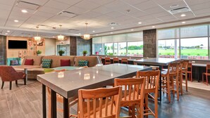 Lobby - Home2 Suites by Hilton La Porte (La Porte)