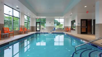 Indoor pool, sun loungers