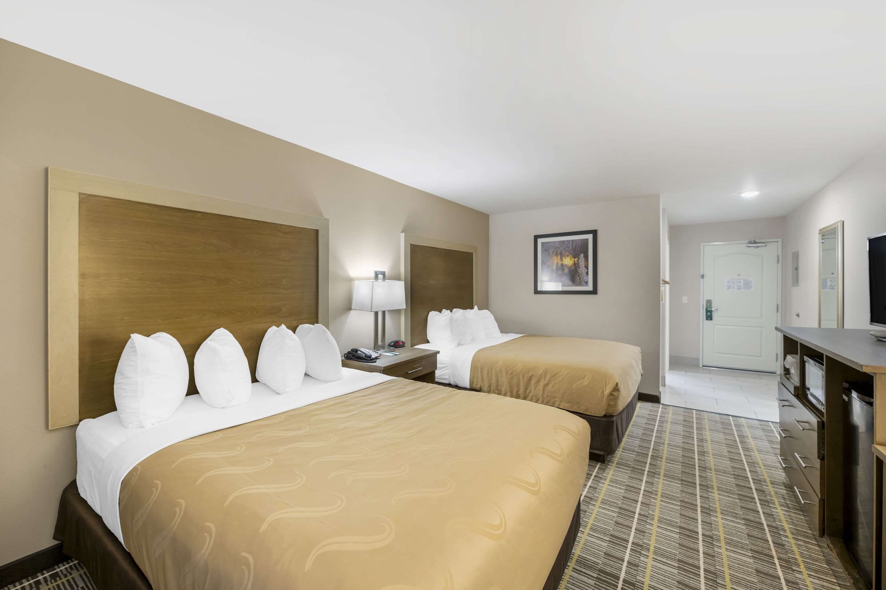 เครื่องนอนระดับพรีเมียม, โต๊ะทำงาน, พื้นที่ทำงานแบบใช้แล็ปท็อป