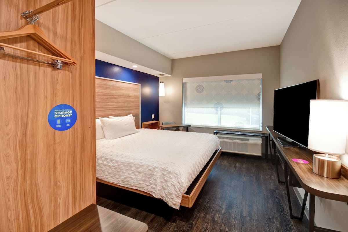 Desk, blackout drapes, iron/ironing board, free WiFi