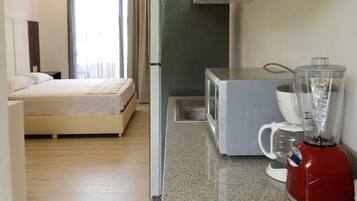 Hypo-allergenic bedding, free WiFi, bed sheets