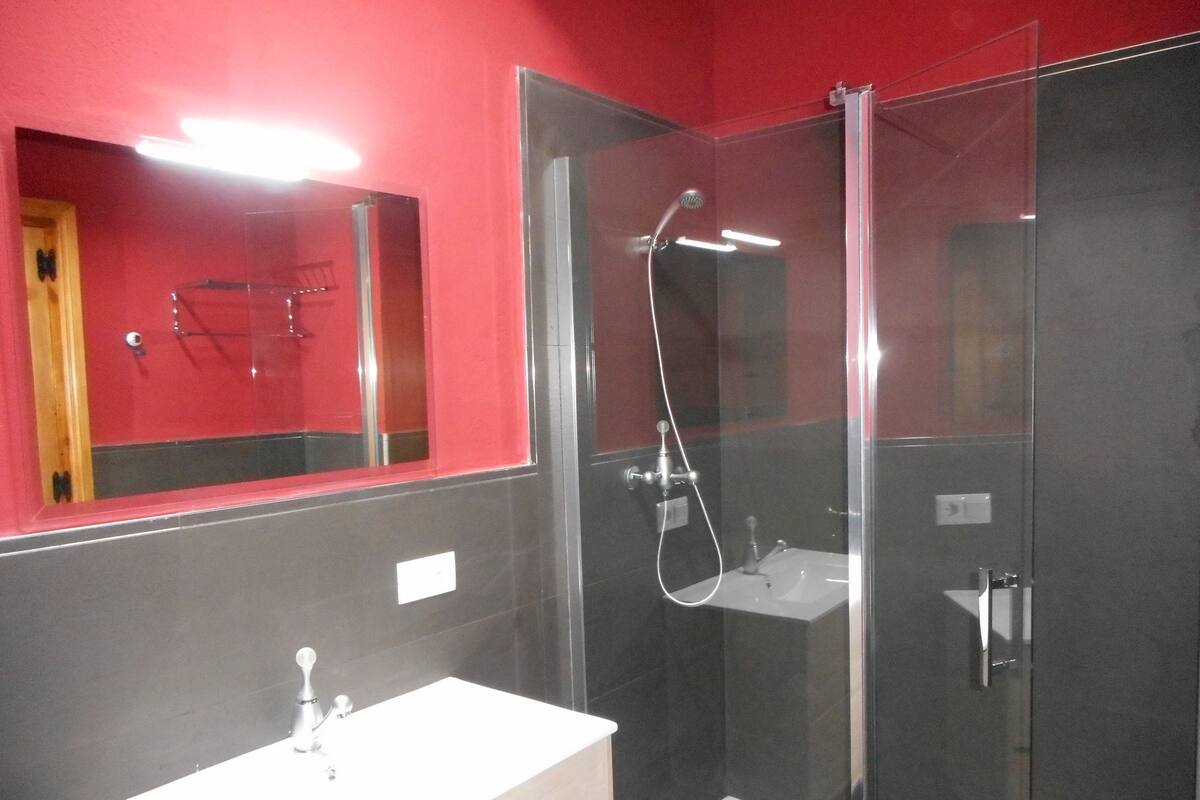Douche, serviettes fournies