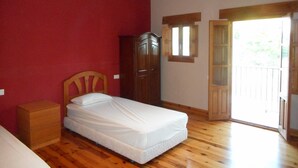 Panoramic Single Room, Multiple Beds, Mountain View - Mas de la Creu (Valderrobres)