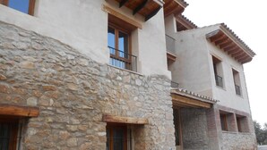 Front of property - Mas de la Creu (Valderrobres)