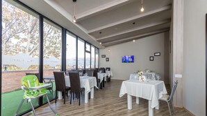Dining - Hotel Marlyn (Tbilisi)