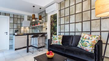 Balcony Apartment with amazing view on fortress (no swimming pool) | Living area | 100-cm flat-screen TV with digital channels, TV, Netflix