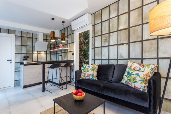 Balcony Apartment with amazing view on fortress (no swimming pool) | 起居区 | 100-厘米纯平电视（配备数码频道）、电视、Netflix